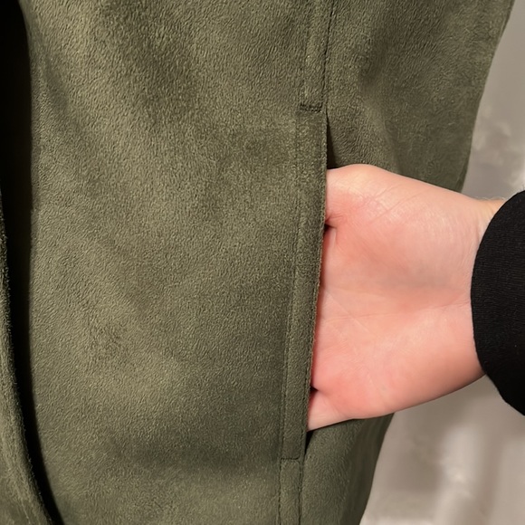 Denim & Co. Hunter Green Faux Shearling Button Front Vest Size Medium - Picture 4 of 13